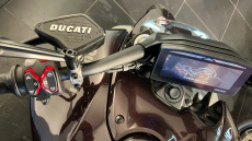 Ducati X Diavel V4 Burning Red (25MY)